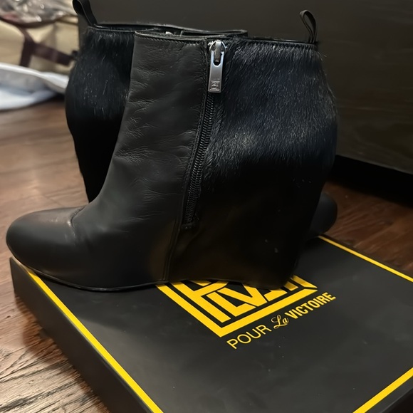 Pour La Victoire ZipUp Booties - Picture 3 of 3